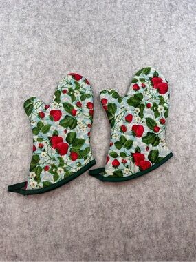 Kay Dee Designs Strawberry Print Quilted Oven Mitts Red & Green Grandma Core